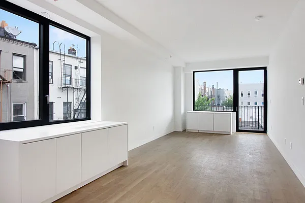 Rented by EXR | media 7