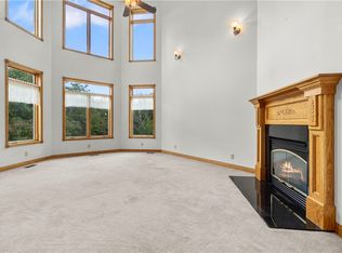 2277 Dakota Dr, Pella, IA 50219