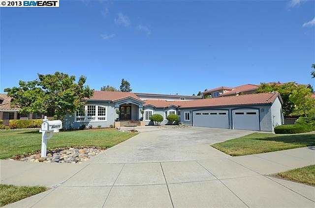 1st image of 44975 Naragansett Ct