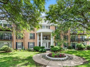 5300 Carriageway Dr APT 208, Rolling Meadows, IL 60008