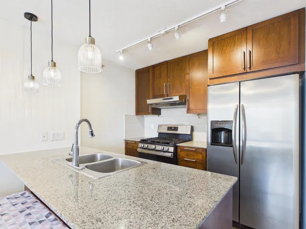7088 Salisbury Ave #2301, Burnaby, BC V5E 0A4