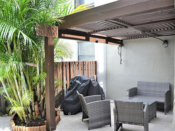 5th image of 10010 NW 9th Street Cir APT 102