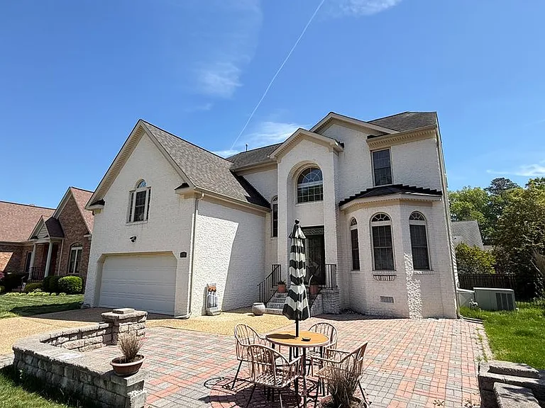 115 Sheldon Ct — Photo 3