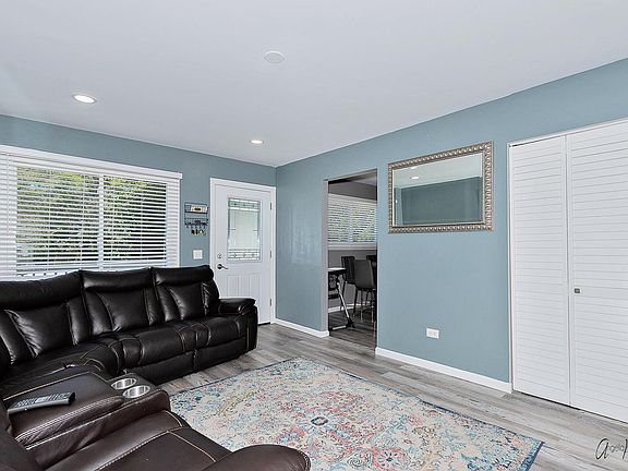 5th image of 313 Kenwood Dr