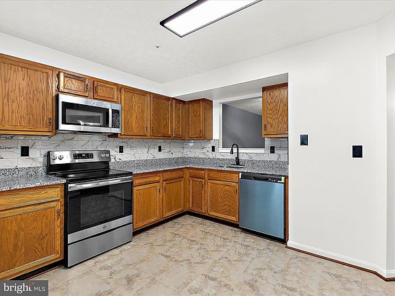 4th image of 632 Island Creek Ct