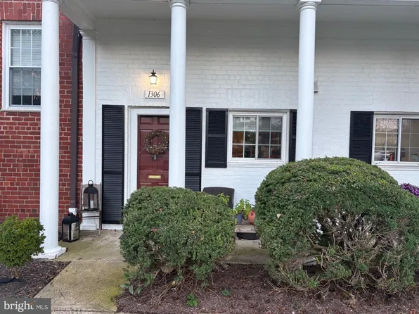 1306 Martha Custis Dr, Alexandria, VA 22302