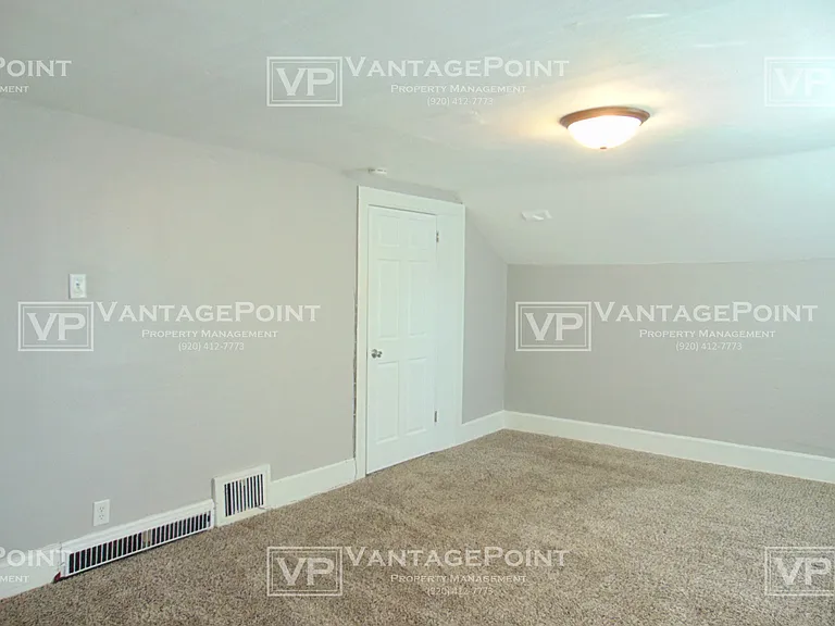 802 Kellogg St — Photo 13