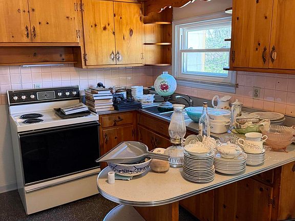 4th image of 1329 Francis Rd