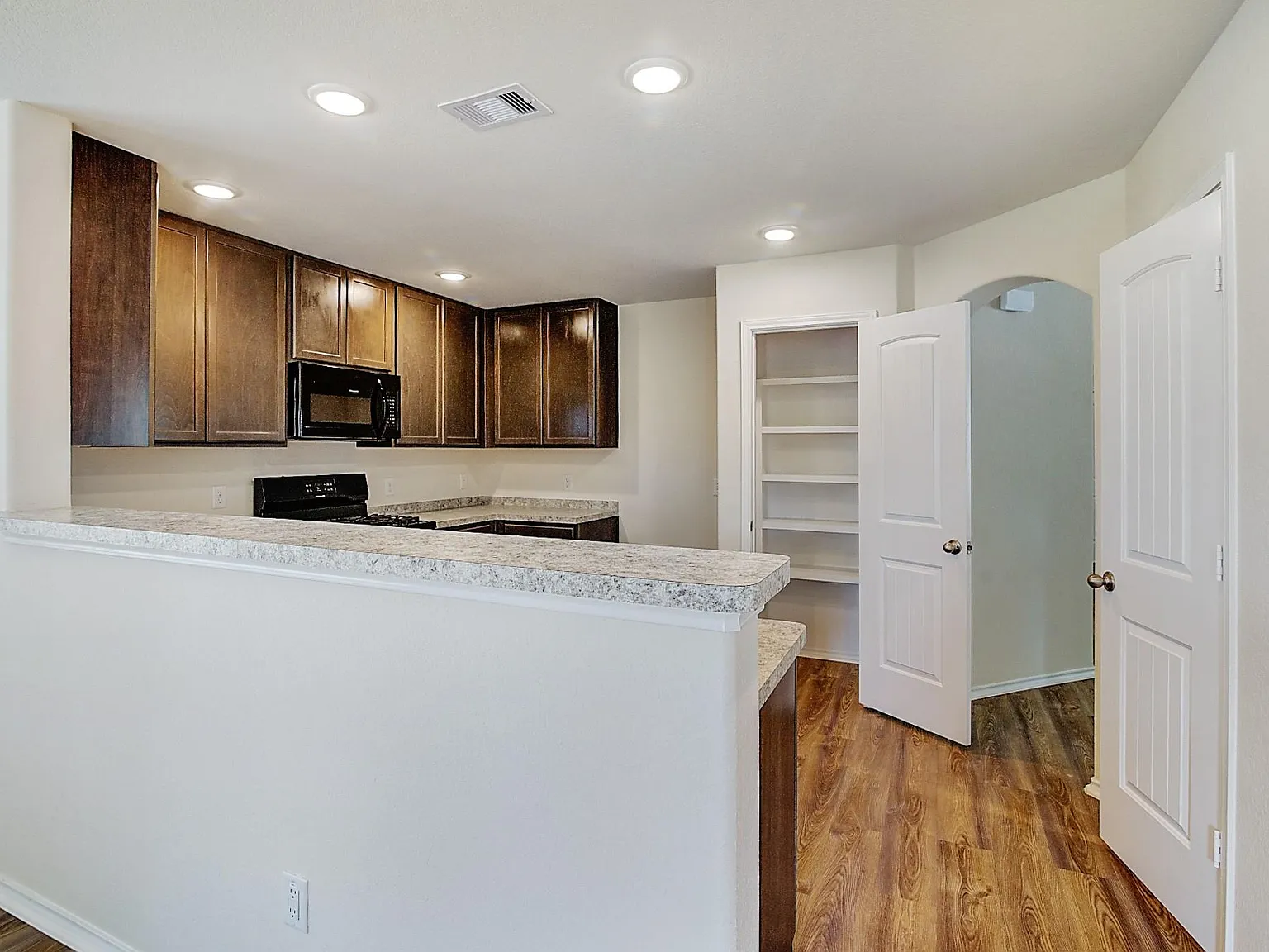 4 bed, 3.0 bath, 1997 sqft, $2,147 — Photo 2