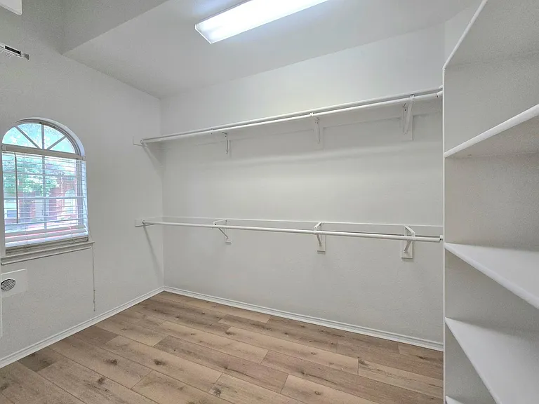 2040 Londonderry Dr — Photo 4