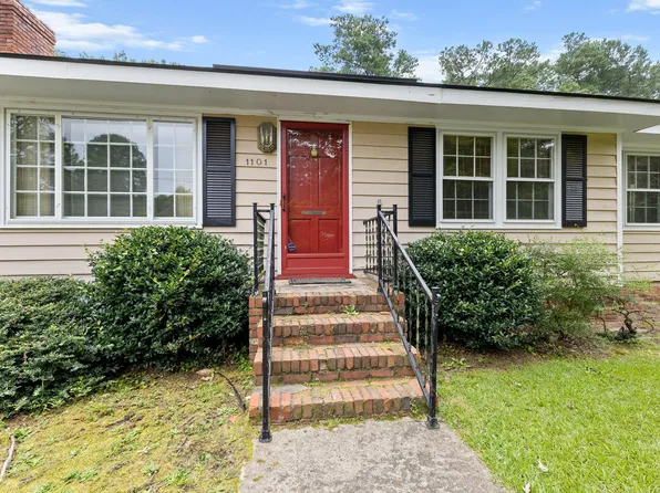 1101 S Walnut Dr, Smithfield, NC 27577