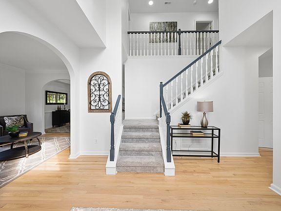 2nd image of 300 New Parkside Dr
