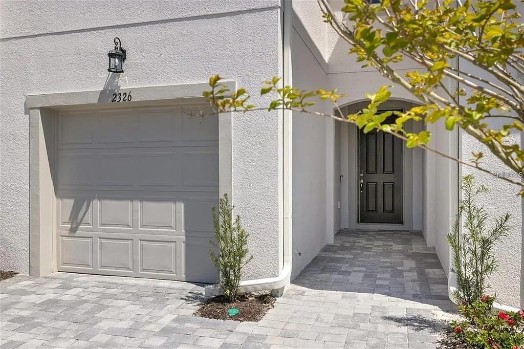 3 bed, 2.5 bath, 1680 sqft, $2,499 — Photo 2