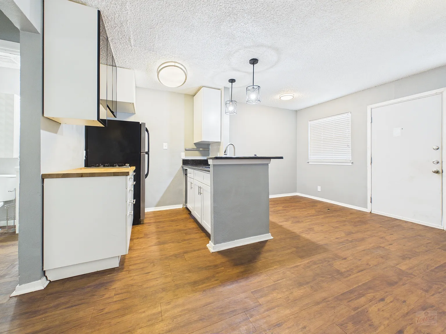2401 Manor Rd Apt 127 — Photo 2