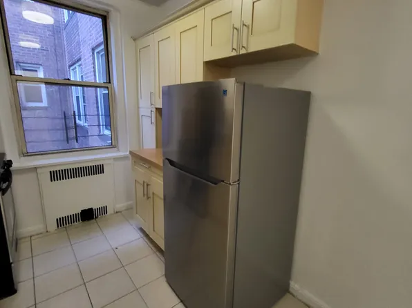 41-43 39th Place image 6 of 11