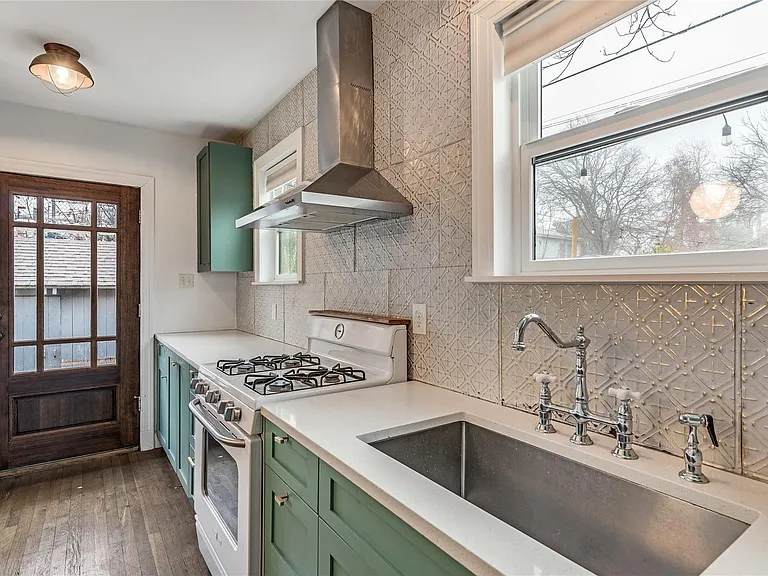 4716 Avenue G — Photo 10