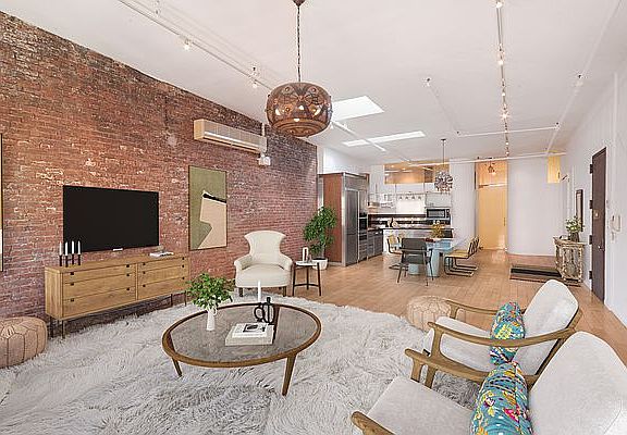 3rd image of 462 Greenwich St APT 5