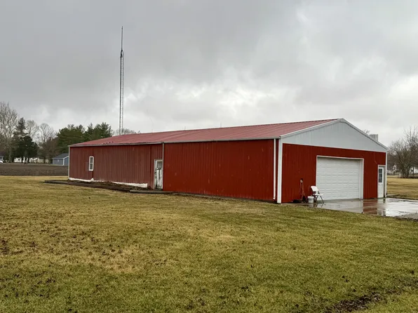 304 E Gabe St, Newman, IL 61942