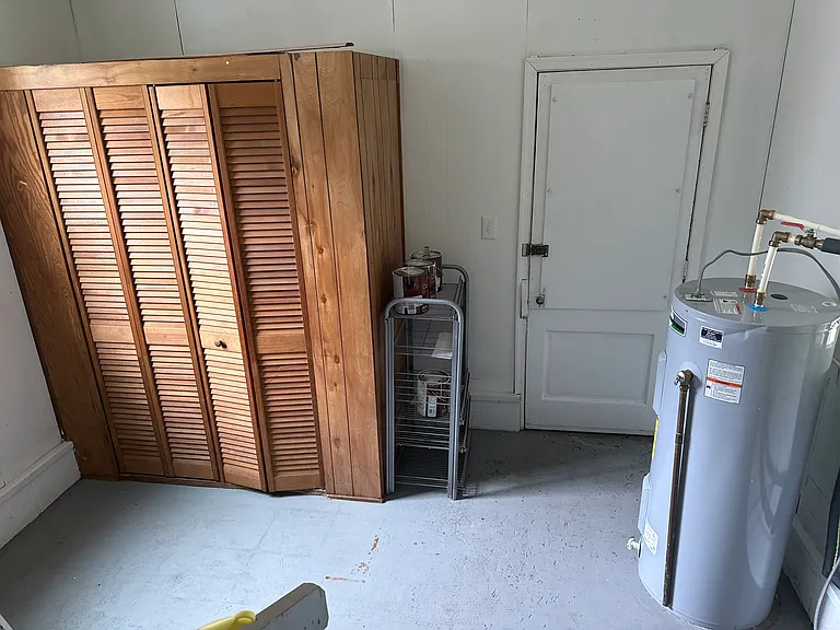 40 Moores Ln S — Photo 11