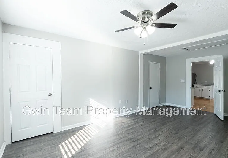 4715 S Lee St — Photo 22