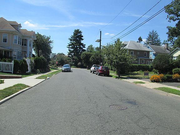 Exterior Neighborhood (street photo)