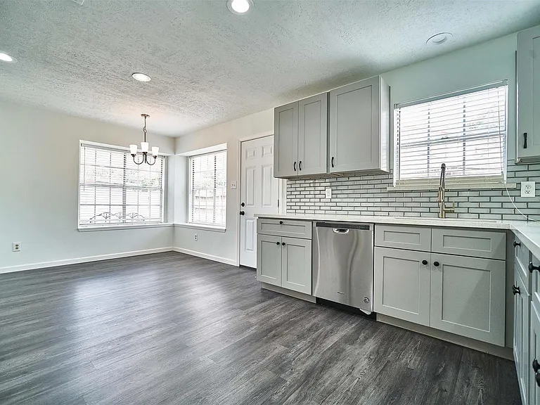11011 Landsbury Ct — Photo 14