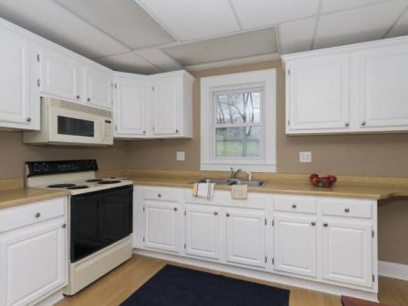 Lots of cabinets