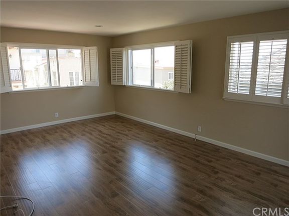 3rd image of 221 31st St