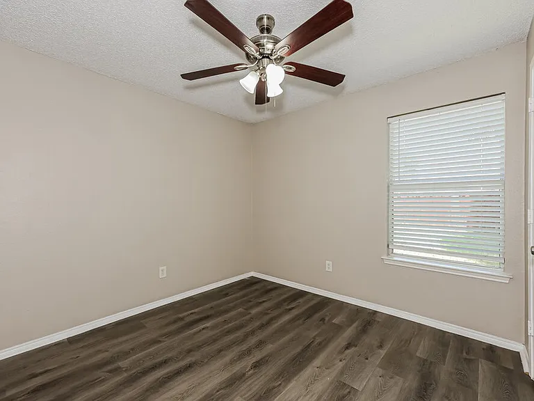 621 Hollyberry Dr — Photo 13