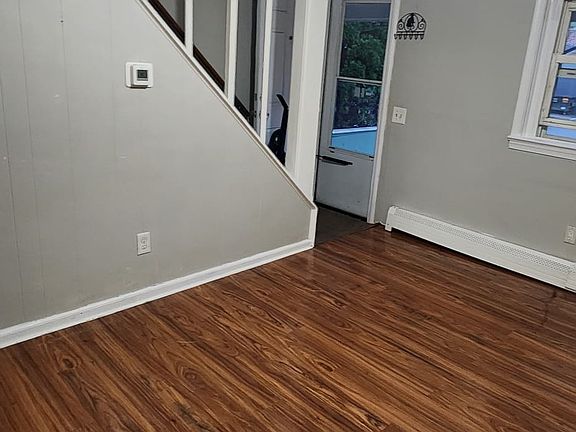 2nd image of 12 Stonybrook Pl