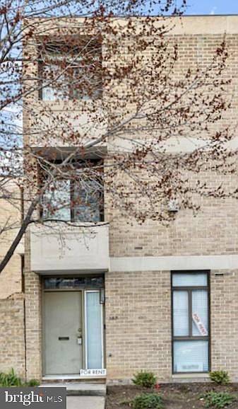1st image of 387 N St SW
