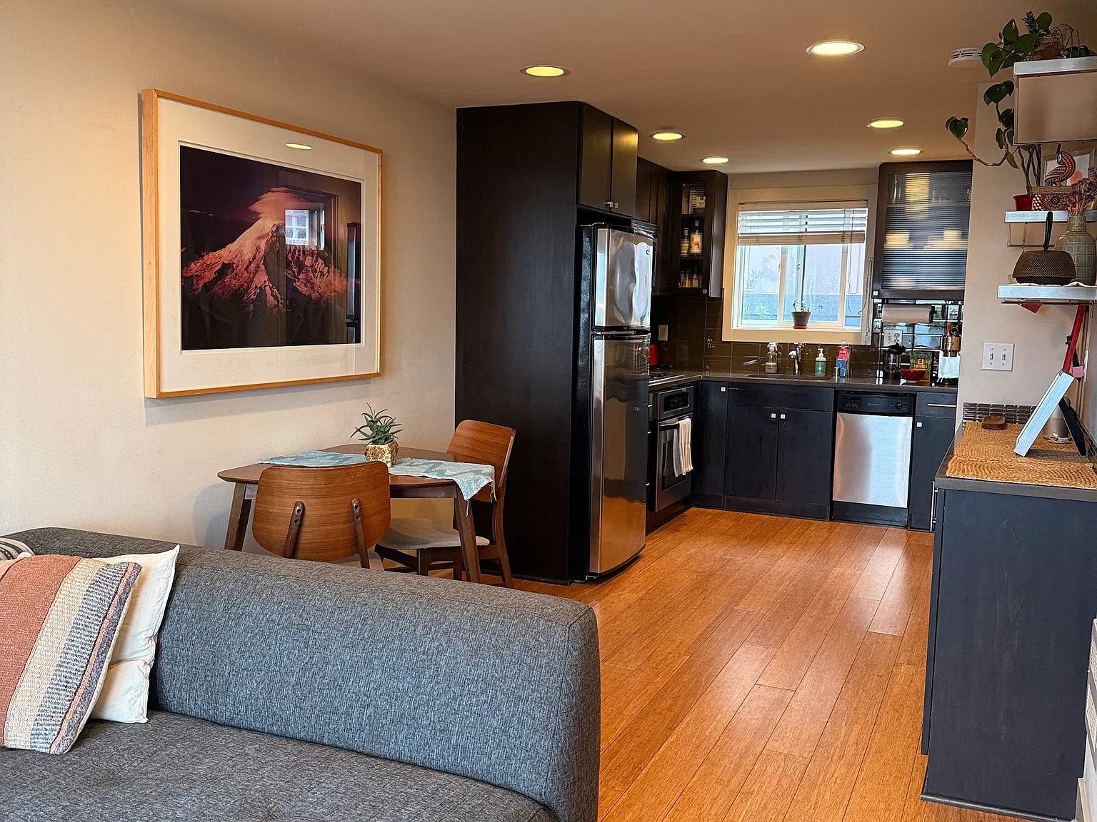 1303 S Hill St — Photo 1