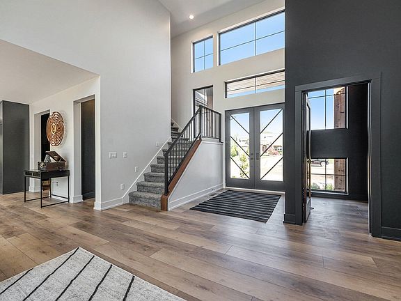 5th image of 454 Stonehenge Dr SW