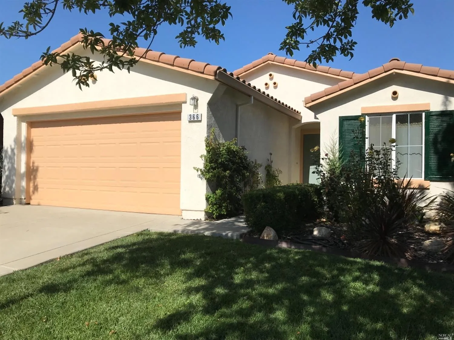 366 Pebble Beach Dr photo 1