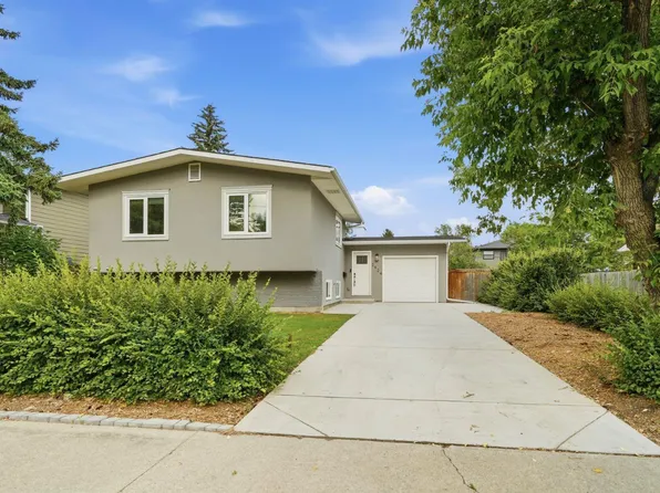 2924 Lathom Cres SW, Calgary, AB T3E 5W7