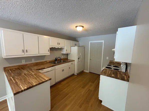 223 Liberty Ln #105, Clayton, GA 30525
