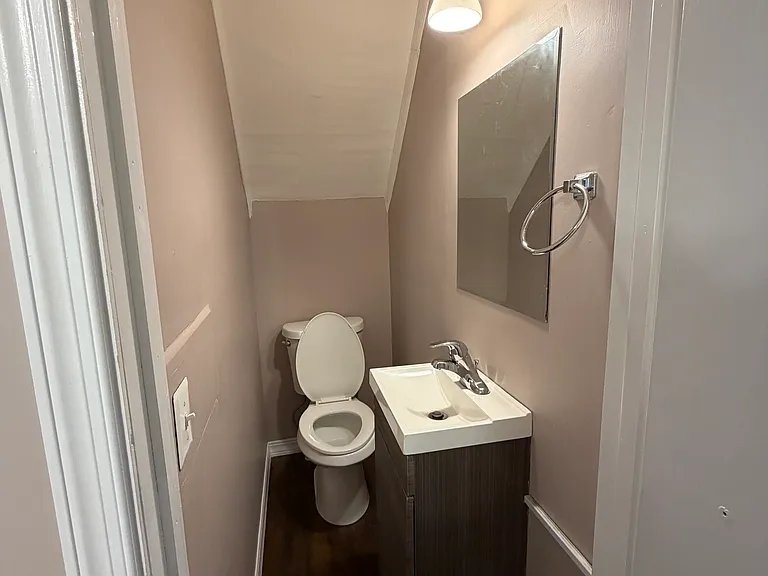 252 E Louther St — Photo 13