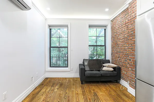 Rented by Pinn Realty | media 32