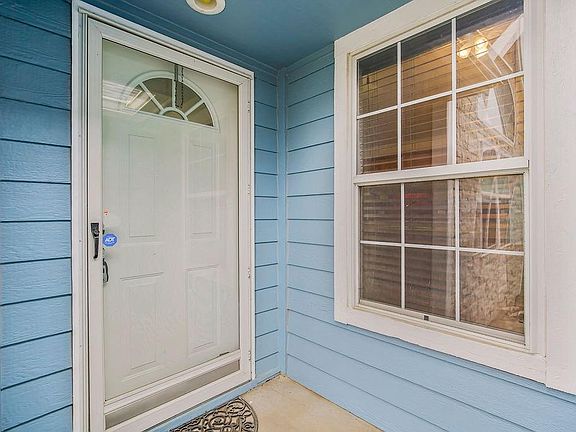 2nd image of 2085 Country View Ct
