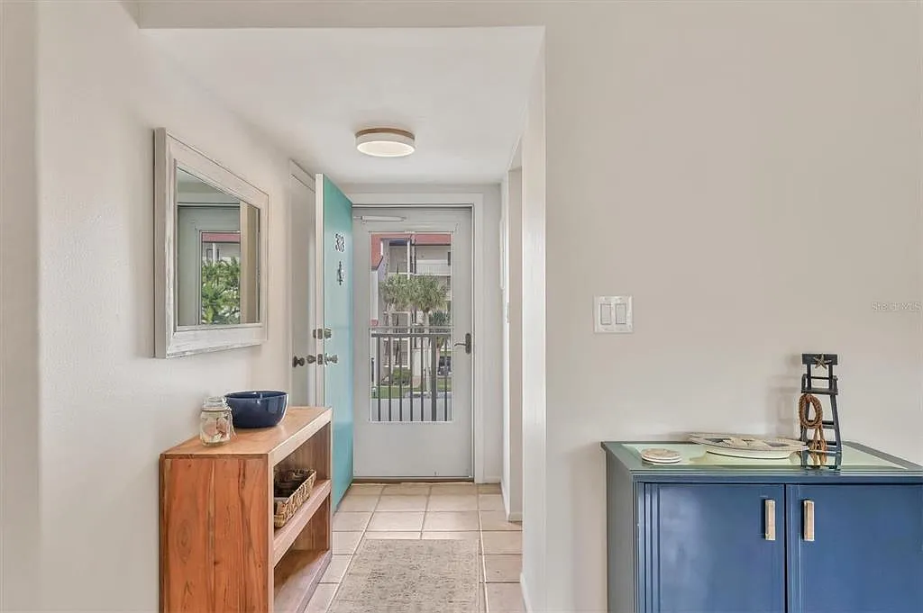 2 bed, 2.0 bath, 929 sqft, $3,500 — Photo 4