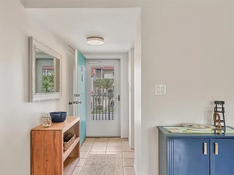 1250 N Portofino Dr #303 — Photo 4