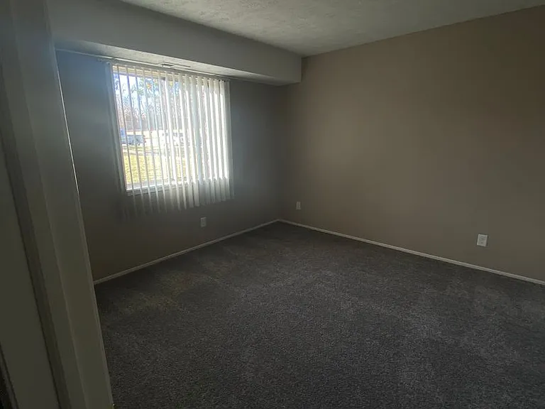 Southdale Square Apartments — Photo 40