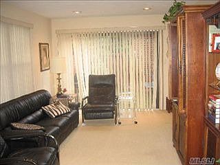 4th image of 92 Duck Pond Dr