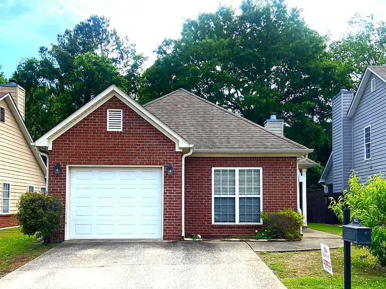 422 Holland Lakes Dr N — Photo 1