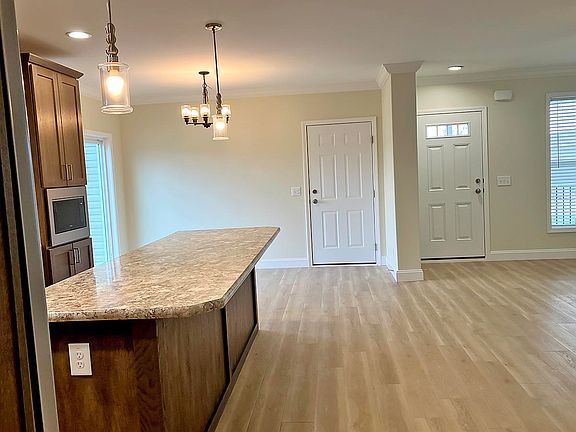 5th image of 194 Hialeah Ln