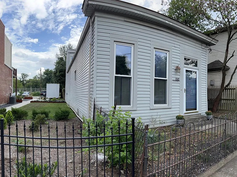 1118 Rogers St — Photo 1