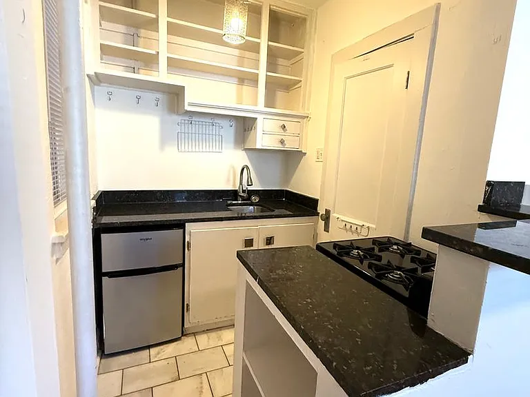1226 N Marion St — Photo 1