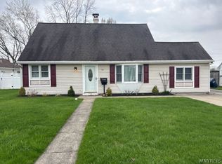28 Crescent Rd, Grand Island, NY 14072