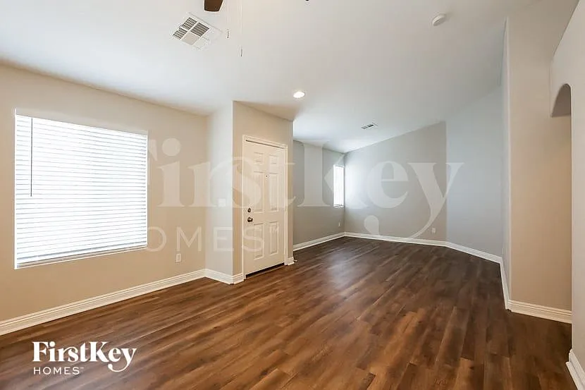 3 bed, 2.0 bath, 1527 sqft, $2,475 — Photo 3