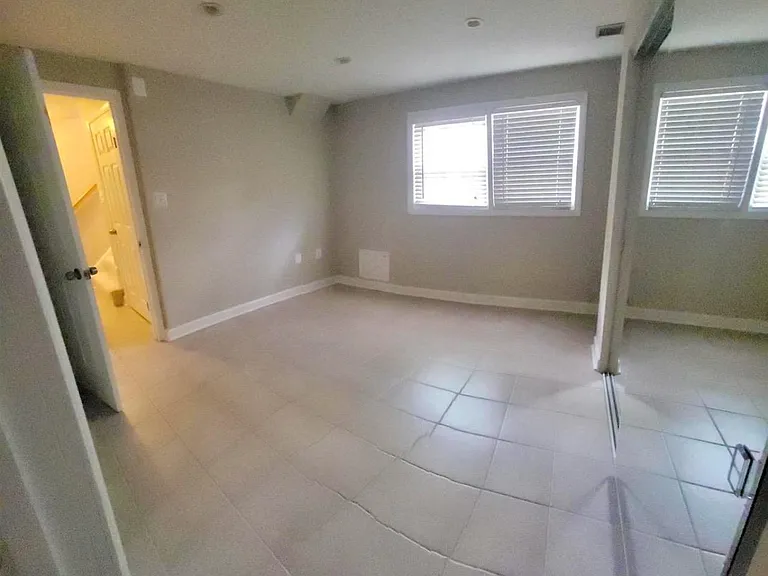 8029 Sleepy View Ln — Photo 5